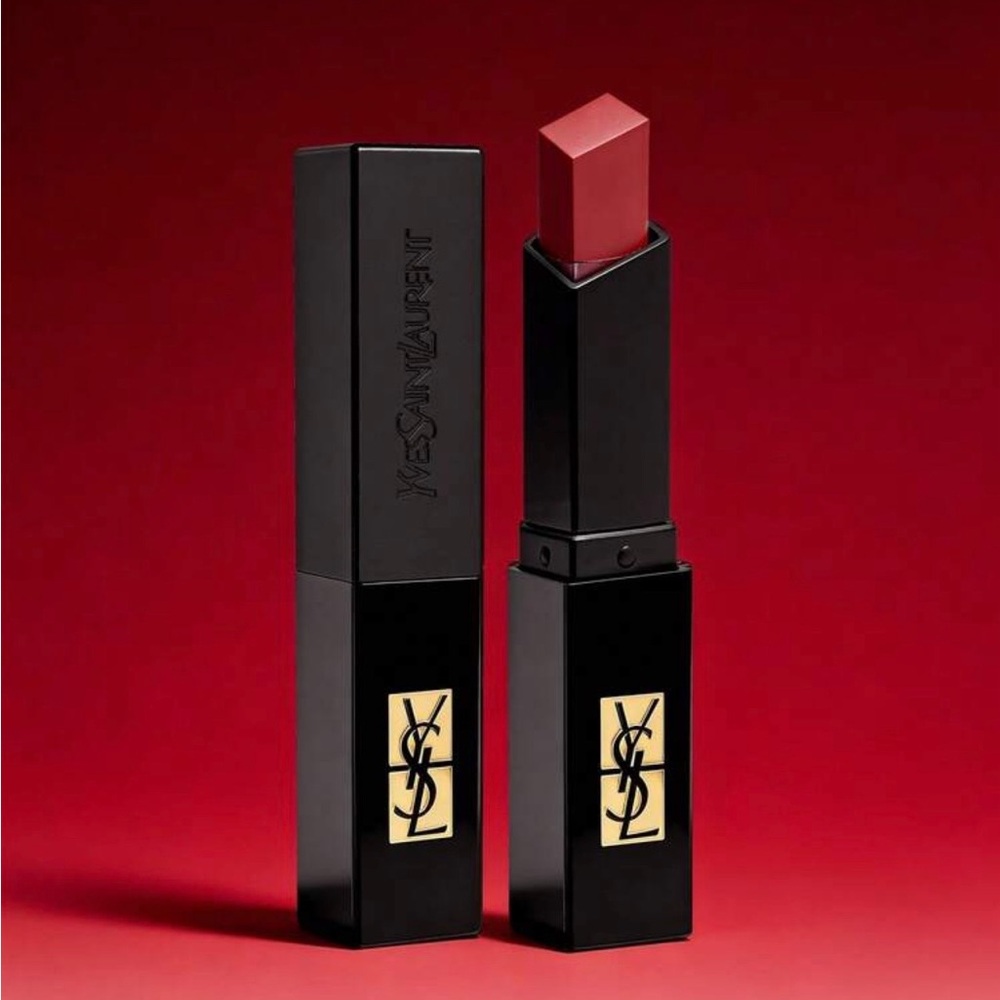 Yves Saint Laurent Matte Velvet Lipstick #302.  1.2g/ 0.04oz